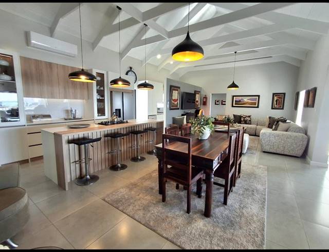 4 BEDROOM HOUSE FOR SALE IN DA GAMA BAY
